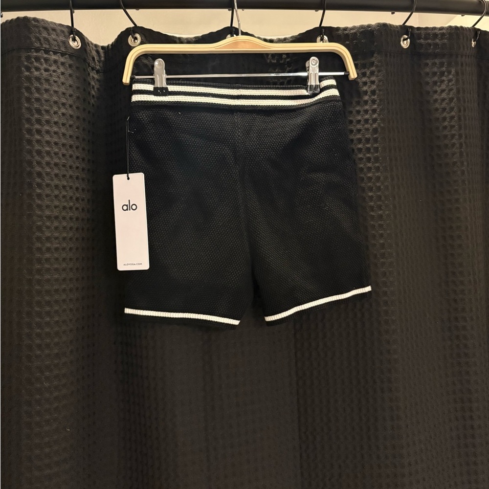 ALO Yoga Tennis Club Sweater Knit Hot Short Black/Ivory Small NWT - Picture 5 of 8